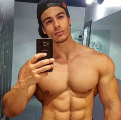 Karel hledá nezávazný flirt